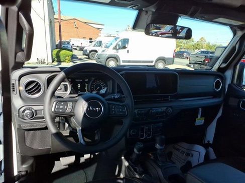 New 2025 Jeep Gladiator Sport image 13