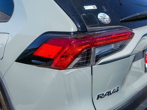 Used 2019 Toyota RAV4 XLE w/ Carpet Mat Package AWD/4WD image 14