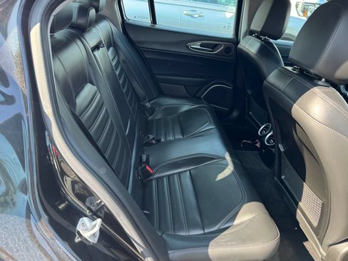 Used 2017 Alfa Romeo Giulia Ti w/ TI Lusso Package AWD/4WD image 32