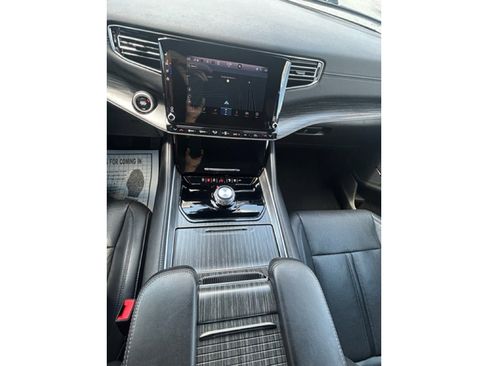 Used 2024 Jeep Wagoneer L Series II image 13