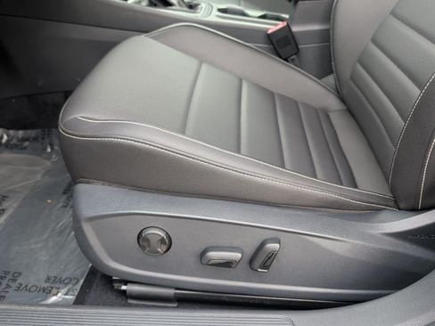 Used 2022 Volkswagen Jetta SE w/ Panoramic Sunroof Package FWD image 15