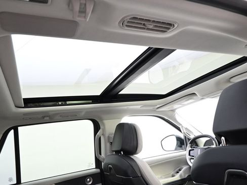 New 2026 Lincoln Navigator Reserve w/ Jet Appearance Package AWD/4WD image 17