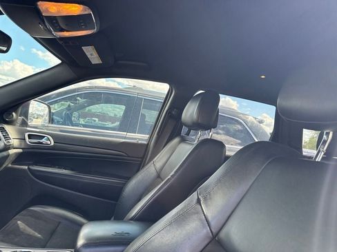 Used 2019 Jeep Grand Cherokee Altitude AWD/4WD image 11