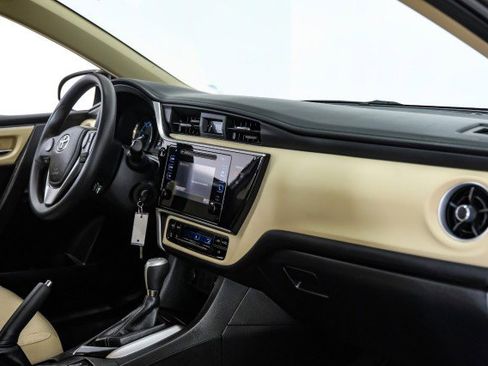 Used 2017 Toyota Corolla LE image 10