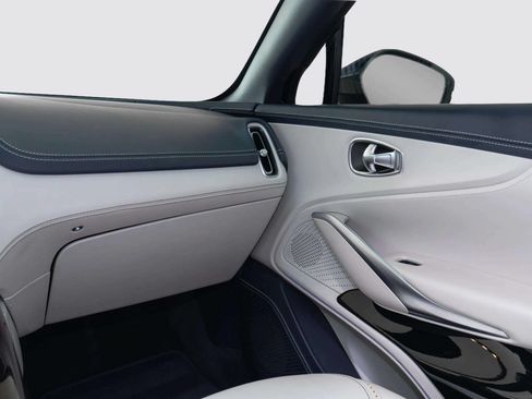 Used 2023 Aston Martin DBX AWD/4WD image 14
