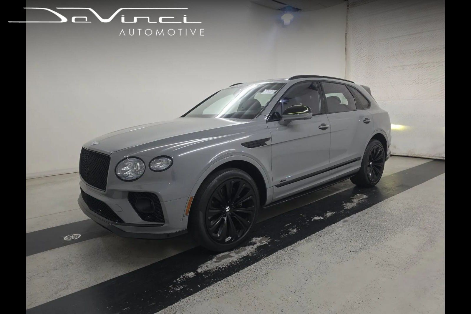 Used 2023 Bentley Bentayga AWD/4WD image 1