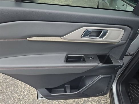 Used 2025 Ford Explorer Active w/ Active Comfort Package image 10