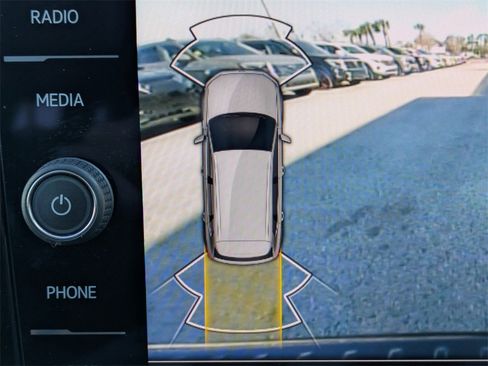 Certified 2025 Volkswagen Taos SE w/ Black Wheel Package image 27