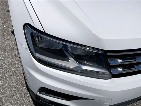 Used 2020 Volkswagen Tiguan SEL AWD/4WD image 32