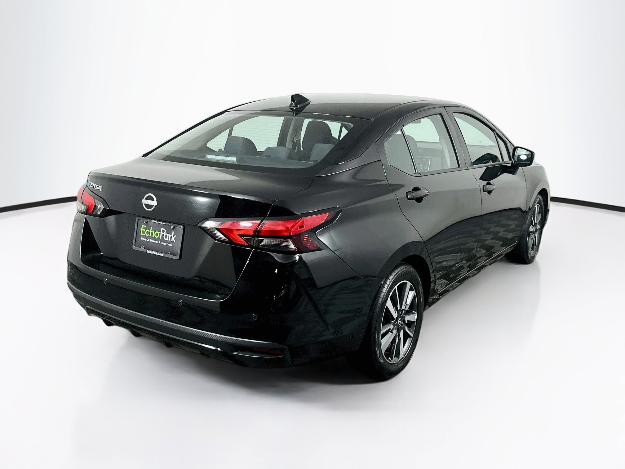 Used 2025 Nissan Versa SV FWD image 9