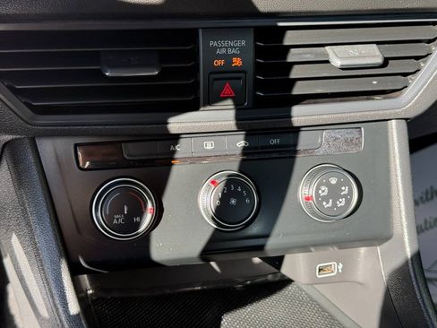 Used 2019 Volkswagen Jetta SE FWD image 22