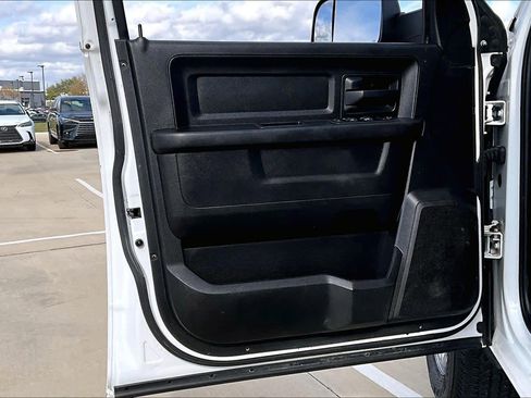 Used 2018 RAM 2500 Tradesman w/ Chrome Appearance Group image 18