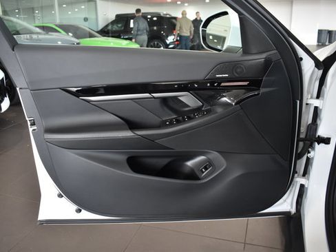 Used 2024 BMW 530i xDrive image 31