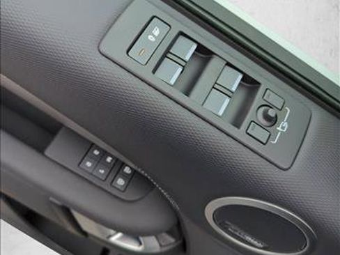 Certified 2024 Land Rover Discovery Dynamic SE image 20