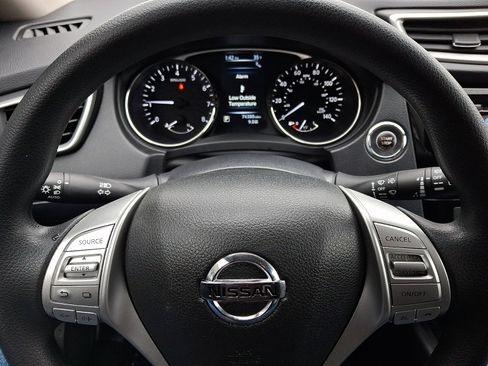 Used 2016 Nissan Rogue SV w/ SV Premium Package image 19