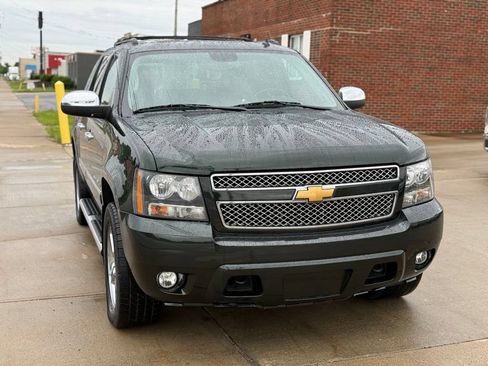 Used 2013 Chevrolet Avalanche LTZ AWD/4WD image 3
