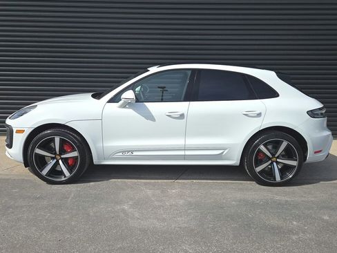 New 2026 Porsche Macan GTS image 2