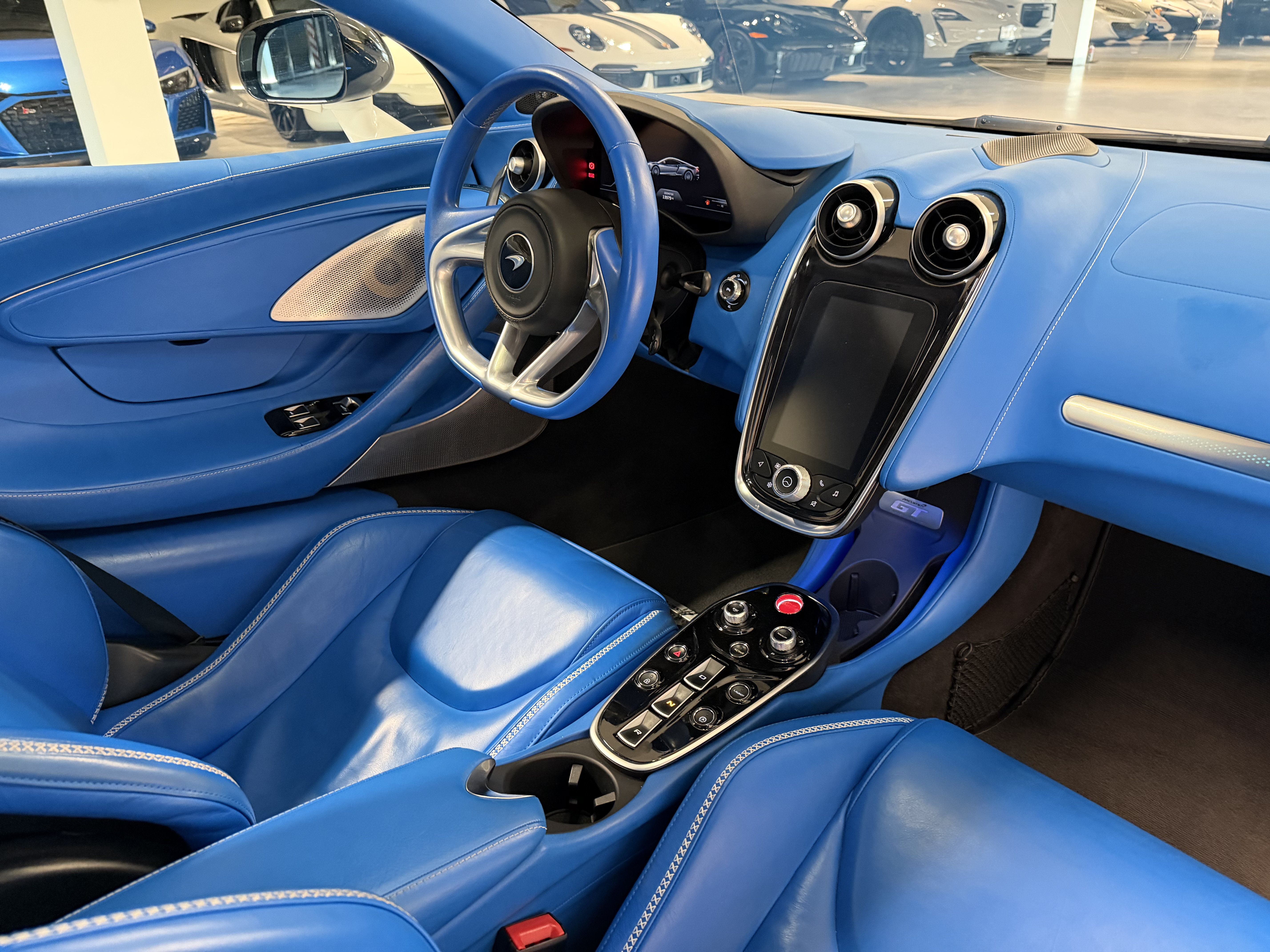 Used 2023 McLaren GT RWD image 11