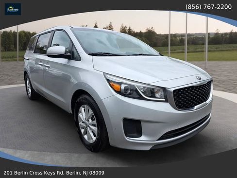 Used 2016 Kia Sedona LX w/ LX Convenience Package FWD image 3