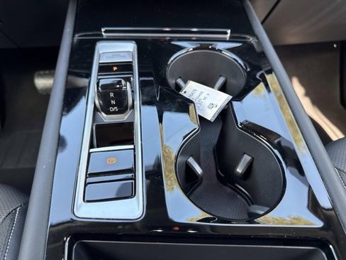 Used 2025 Volkswagen Atlas SE image 29