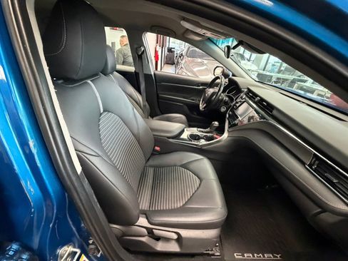Used 2018 Toyota Camry SE FWD image 33