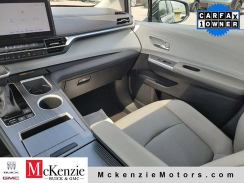 Used 2025 Toyota Sienna XLE FWD image 25