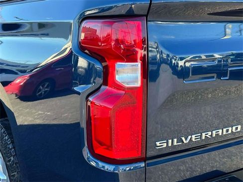 Used 2019 Chevrolet Silverado 1500 RST image 12