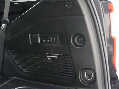 Used 2025 GMC Yukon AT4 AWD/4WD image 36