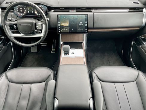 Certified 2025 Land Rover Range Rover SE image 16