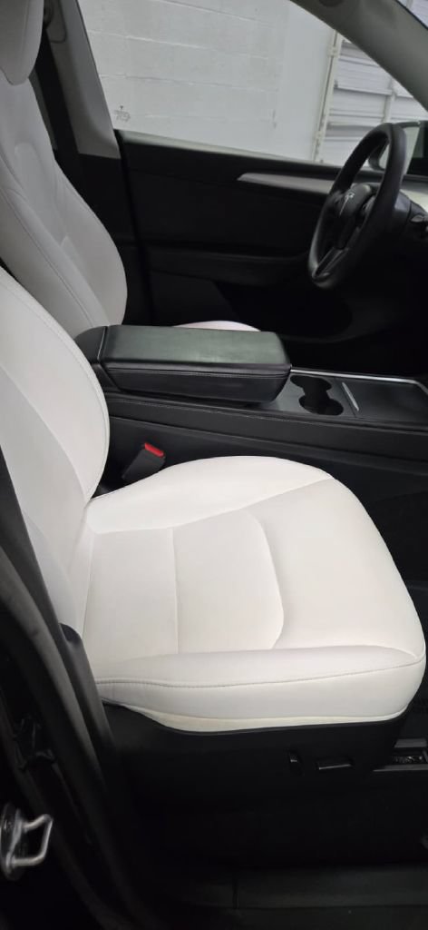 Used 2023 Tesla Model Y AWD image 9