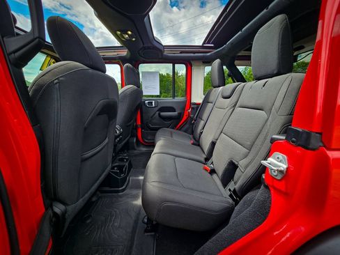 Used 2021 Jeep Wrangler Unlimited Sport AWD/4WD image 33