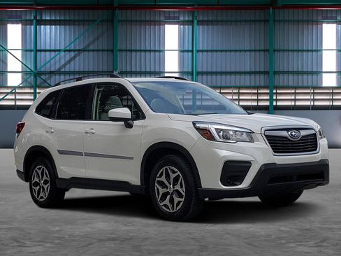 Used 2020 Subaru Forester Premium AWD/4WD image 6