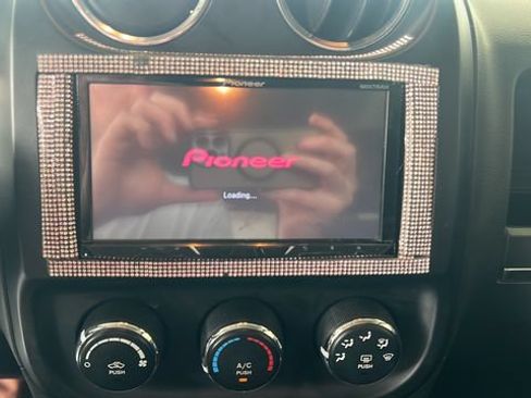Used 2011 Jeep Patriot Latitude AWD/4WD image 13