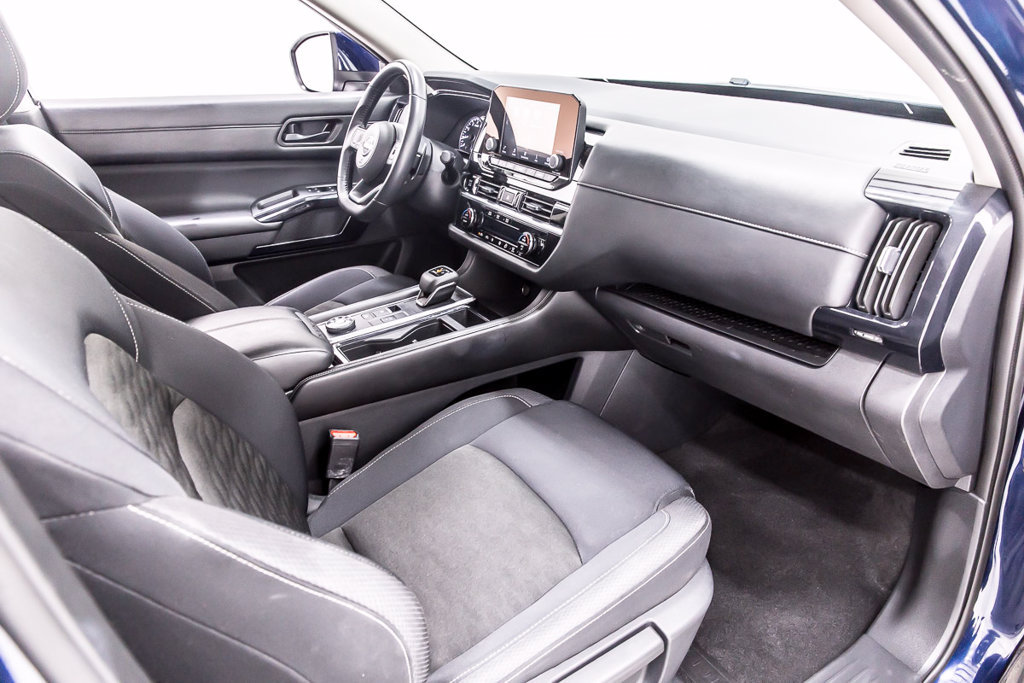 Used 2025 Nissan Pathfinder SV AWD/4WD image 30