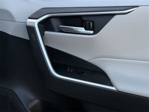 Used 2020 Toyota RAV4 XLE image 26