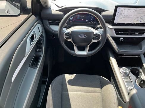 Used 2025 Ford Explorer Active RWD image 13