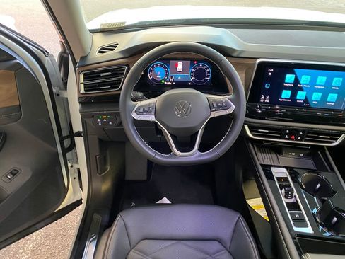 New 2026 Volkswagen Atlas SE FWD image 12