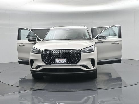 Used 2025 Lincoln Aviator Reserve w/ Equipment Group 201A AWD/4WD image 38