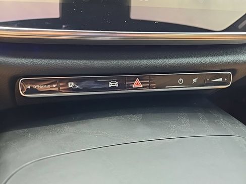 Used 2025 Mercedes-Benz E 350 4MATIC Sedan image 31