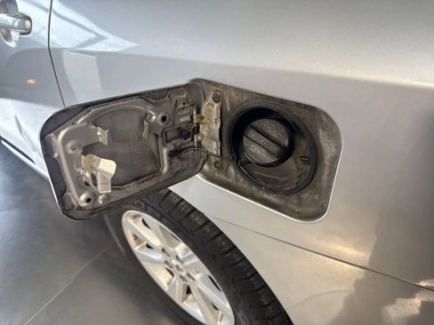 Used 2012 Toyota Highlander FWD image 11