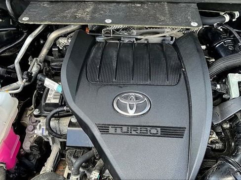 Used 2024 Toyota Highlander LE image 29