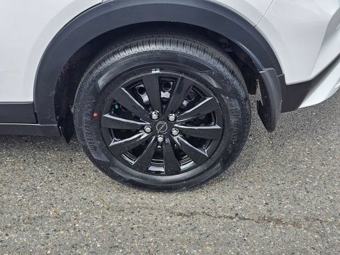 Used 2022 Nissan Kicks S FWD image 9
