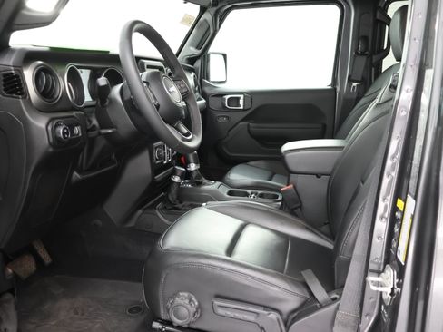 Used 2023 Jeep Gladiator Sport AWD/4WD image 8