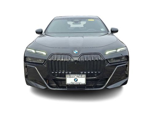 Used 2023 BMW 740i w/ Parking Assistance Package image 2