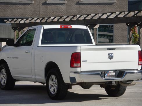 Used 2012 RAM 1500 Classic SLT w/ Luxury Group image 9