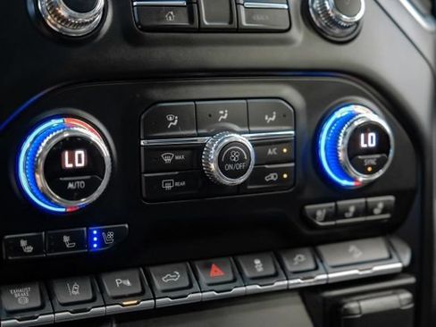Used 2020 GMC Sierra 2500 AT4 w/ AT4 Premium Package AWD/4WD image 36
