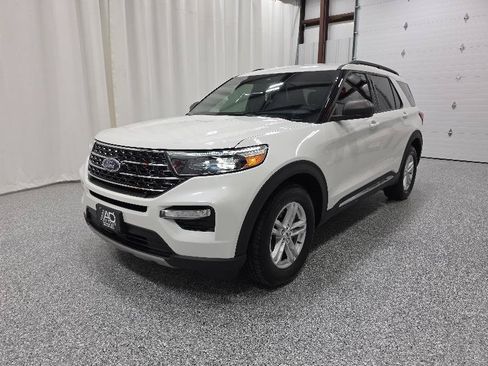 Used 2020 Ford Explorer XLT w/ Equipment Group 202A RWD image 2
