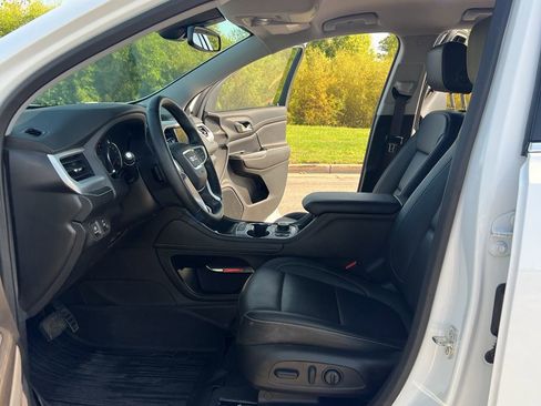 Used 2023 GMC Acadia SLT w/ LPO, Floor Liner Package image 16