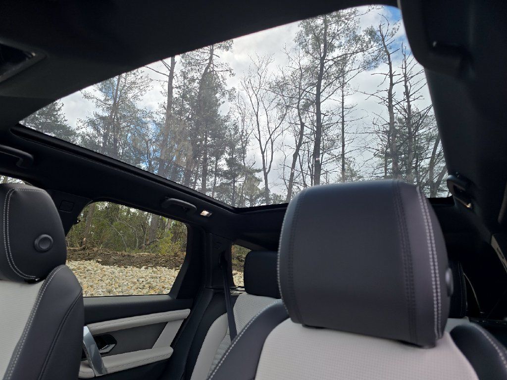 New 2026 Land Rover Discovery Sport Landmark AWD/4WD image 3