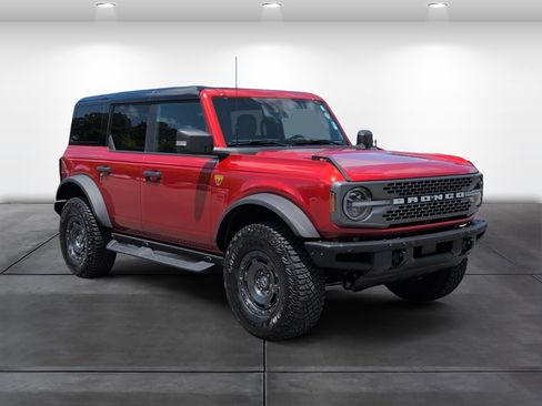 Used 2024 Ford Bronco Badlands AWD/4WD image 2